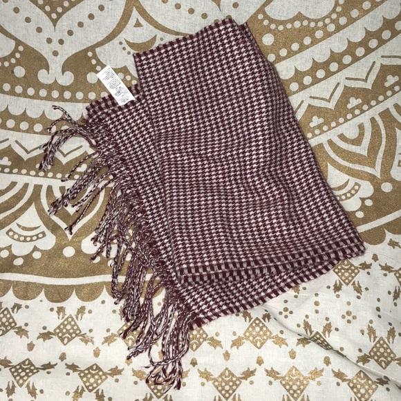 Old Navy Accessories - OLD NAVY SCARF